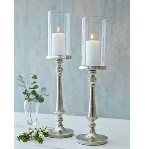 Porte-bougie en verre et métal argenté poli, lanterne haute classique pour une décoration de table raffinée - Product Image 1