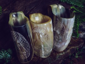 Jarra de Cerveza de Cuerno de Búfalo Natural Acabada a Mano, Cuerno de Búfalo Pulido Estilo Vikingo con Temática Animal - Product Image 2