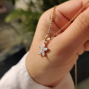 Collier pendentif fleur en diamant plaqué or 18 carats pour femme, coupe marquise, chaîne minimaliste, pour tous les jours - Product Image 4