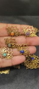 ตัวเชื่อมต่อจี้หินธรรมชาติคริสตัลบำบัดแบบขายส่ง หุ้มขอบทองเหลือง ดีไซน์ทันสมัย - Product Image 4