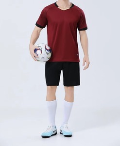 ชุดเสื้อฟุตบอลคอวีสีขาวสำหรับผู้ชาย พร้อมกางเกงขาสั้นสีกรมท่า ผ้าโพลีเอสเตอร์ซับเหงื่อ ระบายอากาศได้ดี ทรงสปอร์ต เหมาะกับทุกฤดูกาล พิมพ์ลายแบบ Sublimation - Product Image 4