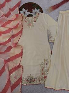 Ensemble Kurta Sharara brodé crème de créateur avec dupatta |   Costume ethnique élégant et festif pour femmes |   Vêtements de mariage et de fête - Product Image 4