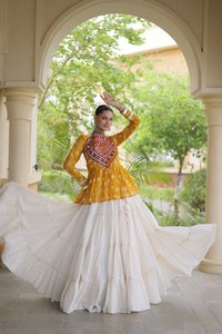 Lehenga Choli jaune pour Navratri, Chaniya Choli spécial Navratri pour femmes, vêtements traditionnels indiens, Lehenga Choli - Product Image 2