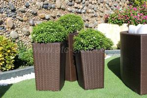 Ensemble de pots de fleurs en rotin PE de qualité supérieure pour patio et balcon - Product Image 5
