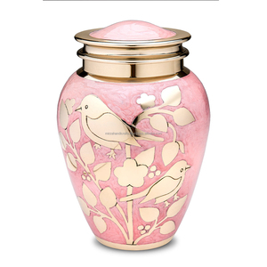 โกศทองเหลืองหัวใจที่มีสไตล์และน่ารักจ่ายส่วยใจให้กับคนที่คุณรักด้วยผิวสีแดงเข้มและการออกแบบที่แกะสลัก - Product Image 3