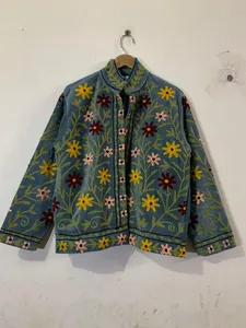 Chaqueta Bomber de Algodón Azul con Bordado Floral a Mano para Mujer, Bordado Tradicional Kashmiri Aari, Prenda Étnica de Invierno, Completamente Terminada - Product Image 2
