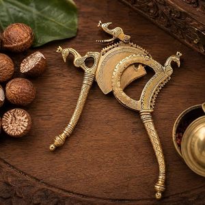 Ouvre-noix Sarota en laiton Art Déco, pince robuste, écologique, outil artistique multi-usages pour noix, amandes, noix de pécan et fruits de mer - Product Image 1