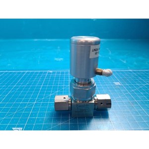 Swagelok SS-BNV51-DU-C Bellows-<b>Sealed</b> Pneumatic Valve Used As Is Legacy Semiconductor Equipment Parts - Product Image 3