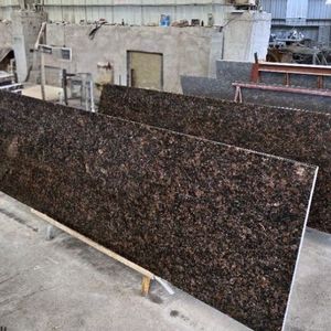 Granite brun naturel de qualité supérieure, poli, moderne, écologique, durable, attrayant, pour l'extérieur, hôtel, villa, aéroport - Product Image 1