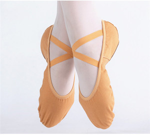 Chaussons de danse en satin doux à talon plat pour femmes et enfants, chaussures de danse professionnelles pour l'entraînement et la performance au ballet - Product Image 4