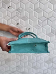 Bolso de Hombro de Cuero con Grabado a Mano de Diseño Moderno, Estilo Bohemio Gitano, Color Turquesa, Vintage, Hecho a Mano, Tamaño Pequeño, Bolsos Elegantes - Product Image 5