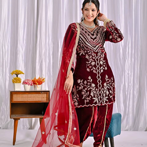 Conjunto de Traje de Fiesta para Mujer de Diseñador con Top, Pantalón y Dupatta en Seda Crepé Pesada con Bordado de 5mm - Product Image 1