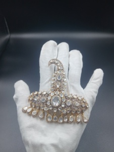Broche unisexe en forme de lune plaquée argent et or avec pierre verte taille poire, bijou de fête, accessoire de mode pour vêtements - Product Image 1