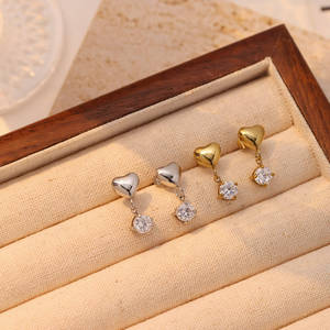 Boucles d'oreilles en diamant taille cœur romantique AMBER JEWELS, plaqué or rose, bijoux de luxe unisexe pour tous les jours - Product Image 2