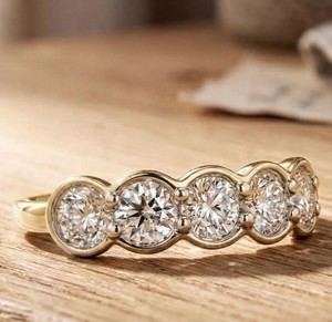Bague de fiançailles en or massif 10K 14K 18K avec diamant de laboratoire de 1,79 ct, taille brillant rond, couleur DEF VS VVS, pour femme - Product Image 4