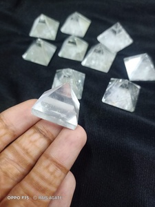 Pyramide en quartz naturel transparent de 1 pouce, pierre précieuse polie, cristal de guérison, méditation, décoration, vente en gros - Product Image 3