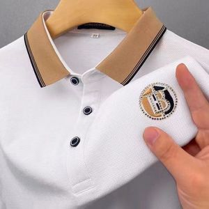 เสื้อเชิ้ตผู้ชายดีไซน์ใหม่ระดับไฮเอนด์ สไตล์ลำลอง สำหรับกอล์ฟและกีฬาอื่นๆ ผ้าแคนวาส ระบายอากาศได้ดี โลโก้ด้านหน้า คอเสื้อสีสันสดใส แขนสั้น สามารถสั่งทำได้ - Product Image 5