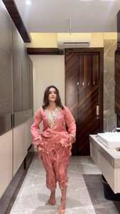 ชุดสูท TOP PENT DUPATTA COSSMOSS ปักลายเลื่อมพร้อมงานกระจก - Product Image 3