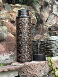 Bouteille d'eau en cuivre pur faite à la main, design moderne et unique, motif gaufré foncé, anti-fuite, bienfaits pour la santé, portable, voyage, personnalisable - Product Image 5