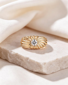 Anillo de banda estriada de oro amarillo de 14K en dos tonos con diamante redondo cultivado en laboratorio VS1 E de 0.15ct, anillo ancho llamativo, conjunto nupcial, anillo de compromiso - Product Image 4