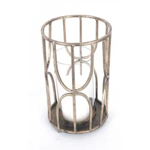 Support de bougie en métal fait main tendance, finition or premium, fournisseur d'usine pour les acheteurs en gros de décoration intérieure de luxe mondiale - Product Image 1
