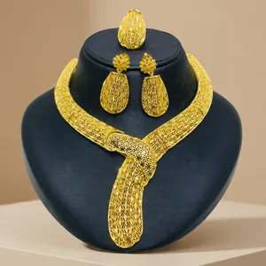 Conjunto de Joyería Clásico Africano con Flores para Mujer - Collar y Pendientes con Nudo Infinito, Chapado en Oro, Talla Única para Bodas y Fiestas - Product Image 4