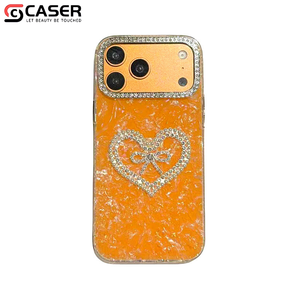 Funda Protectora para iPhone 17/16/15/<span class=keywords><strong>14</strong></span> con Diseño de Corazón y Lazo, Textura de Mármol Brillante, Plisada, con Cristales y Perlas, a Prueba de Golpes - Product Image 1