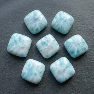 Oferta Especial: Gema Auténtica de Larimar Dominicano en Forma de Cojín, Cabujón de 8 mm, Tamaños Calibrados, Piedra del Mar Calmante, Proveedor Ético de Gemas del Reino Unido - Product Image 1