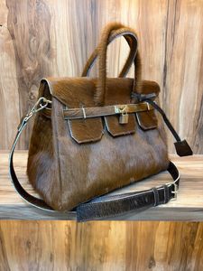 Sac à main en cuir de vachette véritable pour femme |   Sac fourre-tout en cuir marron |   Sac à main artisanal à poignée supérieure et bandoulière |   Vêtements pour femmes sur mesure - Product Image 2