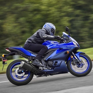 Motocicleta de carreras de nivel básico para principiantes, usada en pista, Yamaha YZF R3 300cc, para aprendizaje y uso en carretera. - Product Image 2