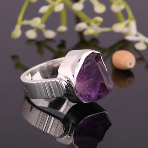 Anillo de Amatista Natural en Bruto, Plata de Ley 925, Anillo de Piedras Preciosas Hecho a Mano para Mujer, Joyería con Cristal Morado Natural - Product Image 2