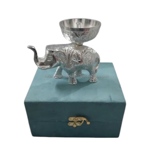 Diya Akhand en métal traditionnel luxueux en forme d'éléphant, plaqué or, vaisselle, offrande pour les festivals de Puja, cadeau, offrande spirituelle radieuse - Product Image 2