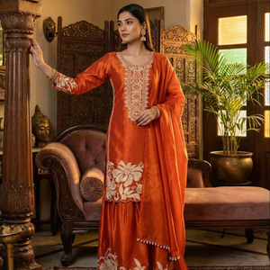 Ensemble Sharara festif en soie JMY de qualité supérieure avec broderies riches - Product Image 1