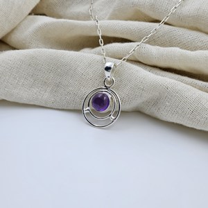 Pendentif Cabochon Rond en Améthyste, Argent 925, Design Double Cercle Élégant pour Collections de Bijoux Féminins - Product Image 2