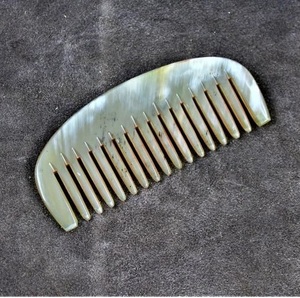 Peigne à cheveux en bois de corne de buffle naturelle, antistatique, à dents larges, démêlant, fait main, écologique, outil de beauté, en gros - Product Image 1