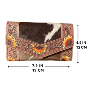 Portefeuille-pochette en cuir véritable sculpté à la main, style western, en cuir de vache à poils, multi-usages, avec dragonne en cuir - Product Image 2