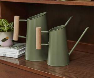 Regadera moderna de metal con mango de madera, color verde oliva, 14.25 x 6.5 x 10.75 pulgadas, herramienta de jardinería pequeña para riego en interiores y exteriores - Product Image 5