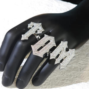 Anillo de Boda Personalizado con Iniciales en Moissanita Helada, Número y Letra Personalizados, Joyería Hip Hop, Plata de Ley con Baño de Rodio, Clásico - Product Image 1