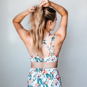 Conjunto Deportivo de 2 Piezas con Estampado Floral para Mujer, Top Corto y Pantalones Cortos por Encima de la Rodilla, Ropa Deportiva Transpirable para Primavera/Verano - Product Image 2