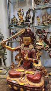 Statue de Bouddha assis en laiton antique, avec accent doré gravé, garniture de robe, base lotus Mudra touchant le sol, décoration pour salle de méditation - Product Image 2