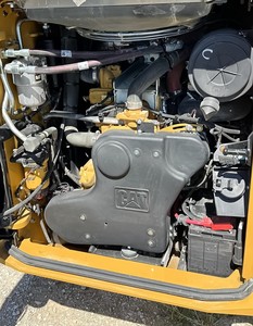 Cargadora Compacta Usada 299D3 con Motor Diésel, Bomba Hidráulica Eaton, Carga Nominal de 1 Tonelada, Origen EE. UU., Completamente Inspeccionada - Product Image 5