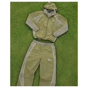 Veste coupe-vent imperméable pour homme, style streetwear, avec capuche, logo personnalisé imprimé, design léger et respirant, vêtements de sport pour la salle de sport - Product Image 6