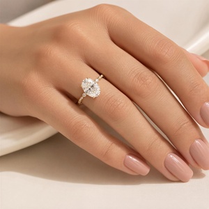 Anillo de Compromiso Solitario con Diamante Cultivado en Laboratorio Certificado por IGI, Corte Ovalado Clásico en Oro, con Engaste de Burbuja Flotante - Product Image 3
