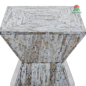 Table basse artisanale haut de gamme en forme de sablier avec incrustation de nacre et plateau incrusté de coquillages. - Product Image 5