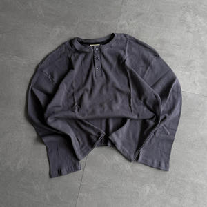 เสื้อเชิ้ตแขนยาวผู้ชายสีดำแบบเฮนลีย์ ผ้าคอตตอนเนื้อหนาแบบวาฟเฟิล คอติดกระดุม ทรงโอเวอร์ไซส์ สไตล์ลำลองแนวสตรีทแวร์ ขายส่งปี 2026 - Product Image 2