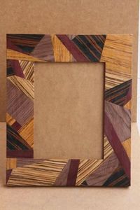 Cadre photo en bois éco-responsable fait main, minimaliste, rose rayé, personnalisable, à poser sur table ou à accrocher au mur - Product Image 6