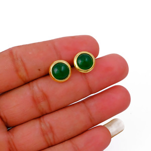Boucles d'oreilles clous en onyx vert plaqué or, cabochon, pierre précieuse verte, faites à la main, style bohème, cadeau pour elle - Product Image 4