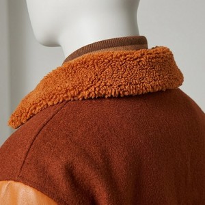 เสื้อแจ็คเก็ตวาร์ซิตี้สีน้ำตาลวินเทจสำหรับผู้ชาย ผ้าวูลพรีเมียมและหนังเทียม เสื้อโค้ทบอมเบอร์ สตรีทแวร์คลาสสิก ติดกระดุมแบบสแนป - Product Image 3