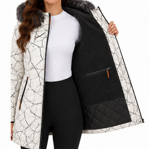 Parka à capuche moderne pour femme avec finition imperméable, chaleur thermique et style streetwear inspiré de la mode contemporaine - Product Image 6
