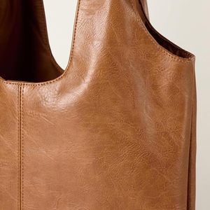 Bolso Tote de Cuero Genuino para Mujer de la Mejor Calidad, Diseño Minimalista con Asa Superior Abierta, Gran Capacidad, Uso Diario Informal, Color Marrón, en Venta - Product Image 4